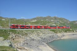 Allegra Triebzug der Rhätischen Bahn RhB am Berninapass
