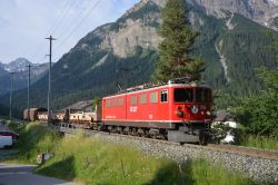 Gterzug der Rhtischen Bahn RhB in Bergn