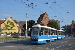 Straßenbahn Breslau Wroclaw Tram Konstal 105NWr modernisiert am Plac Wroblewskiego