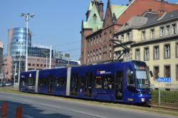 Straßenbahn Breslau Wroclaw Tram Pesa Twist in der Altstadt nahe der Haltestelle Swidnicka